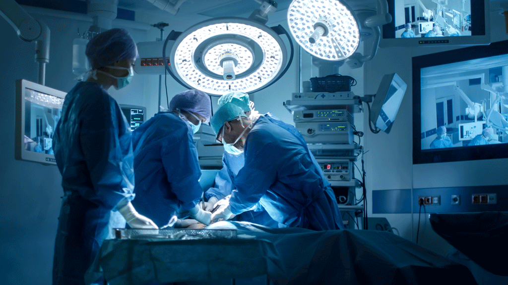 Vue d'ensemble d'un bloc opératoire moderne pour chirurgie ambulatoire du pied avec équipe médicale